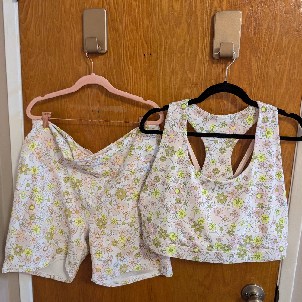 Fabletics Powerhold Retro Floral Activewear Set Sports Bra & Shorts Plus Size 3X - Picture 8 of 13